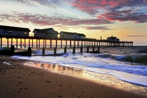 Southwold Pier, Suffolk Coast© L Green / freewebphoto.com